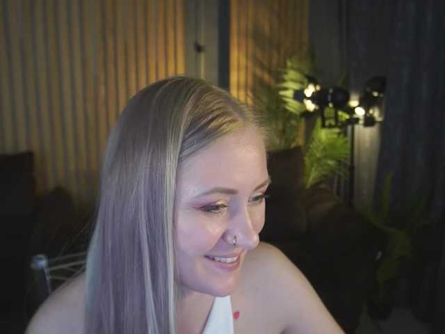 DramaQuenns's BongaCams show and profile