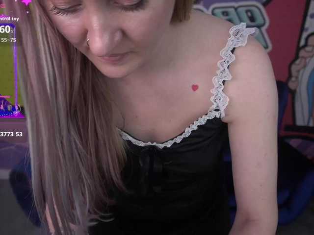 DramaQuenns's BongaCams show and profile