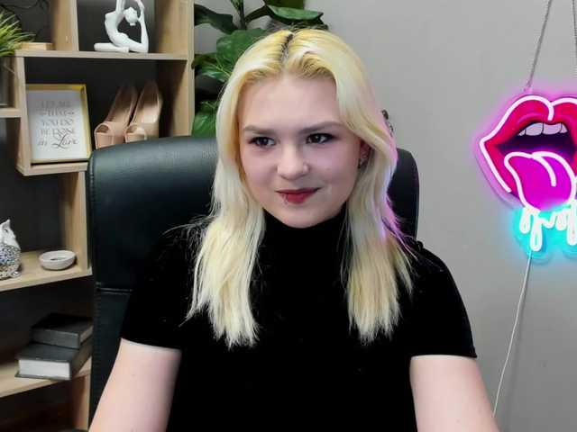 SweetLilyxo's BongaCams show and profile