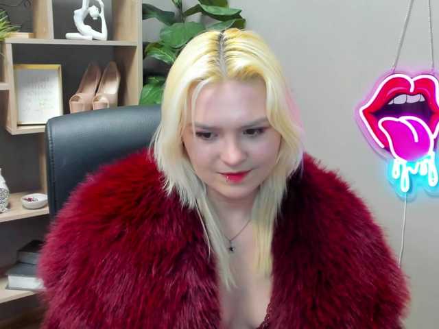 SweetLilyxo's BongaCams show and profile