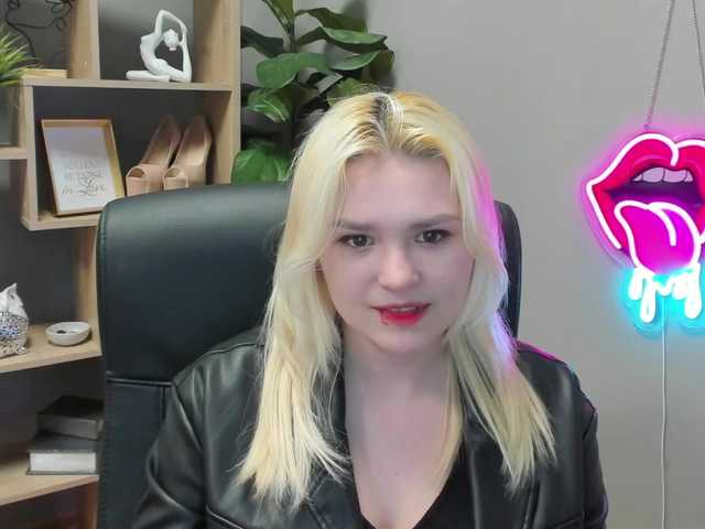 SweetLilyxo's BongaCams show and profile