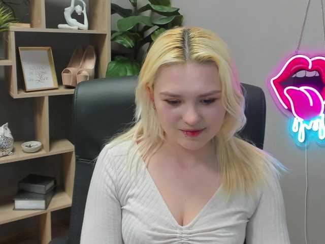 SweetLilyxo's BongaCams show and profile