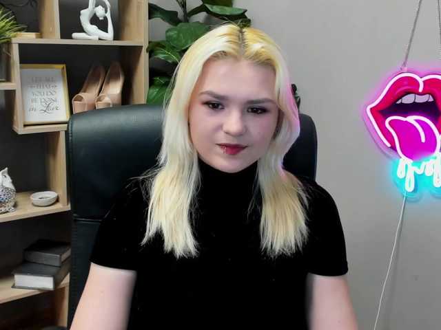 SweetLilyxo's BongaCams show and profile
