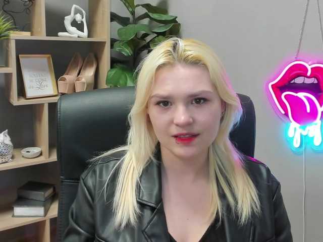 SweetLilyxo's BongaCams show and profile