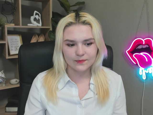 SweetLilyxo's BongaCams show and profile