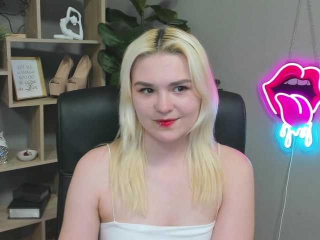 SweetLilyxo's BongaCams show and profile