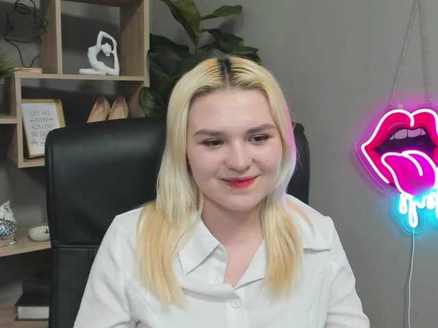 SweetLilyxo's BongaCams show and profile