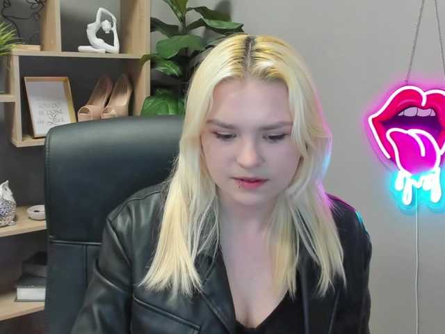 SweetLilyxo's BongaCams show and profile