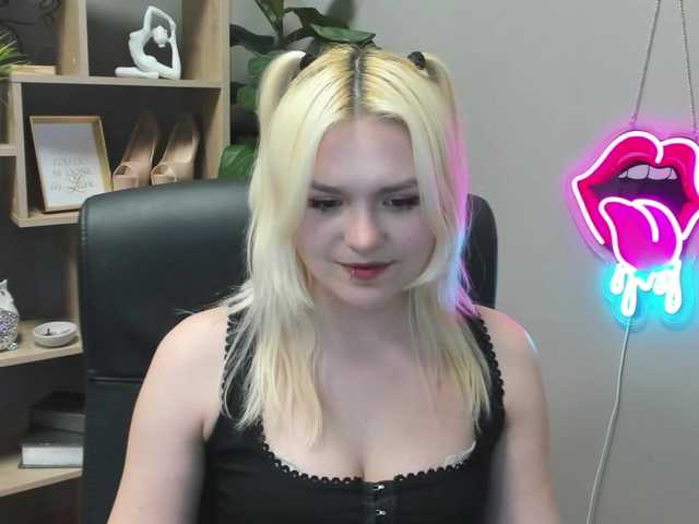 SweetLilyxo's BongaCams show and profile