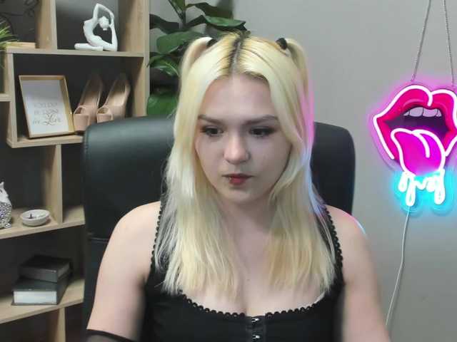 SweetLilyxo's BongaCams show and profile