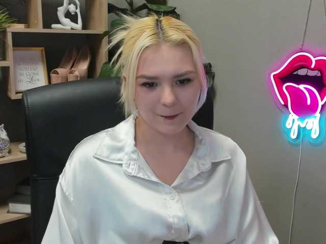 SweetLilyxo's BongaCams show and profile