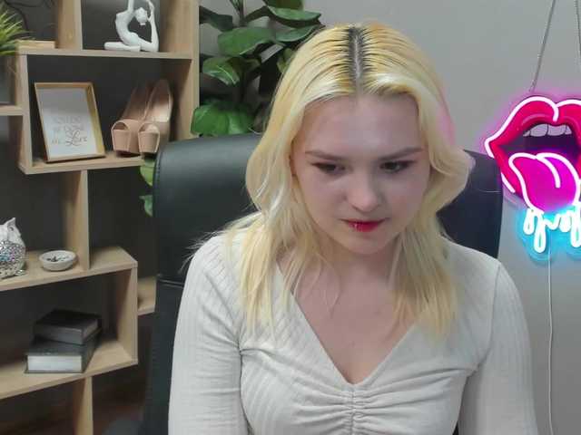 SweetLilyxo's BongaCams show and profile