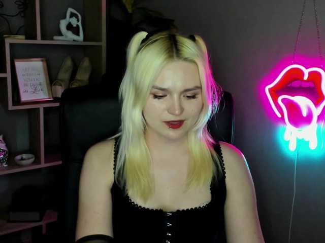 SweetLilyxo's BongaCams show and profile