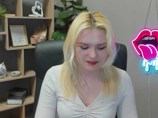SweetLilyxo's BongaCams show and profile
