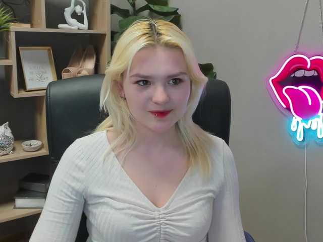 SweetLilyxo's BongaCams show and profile