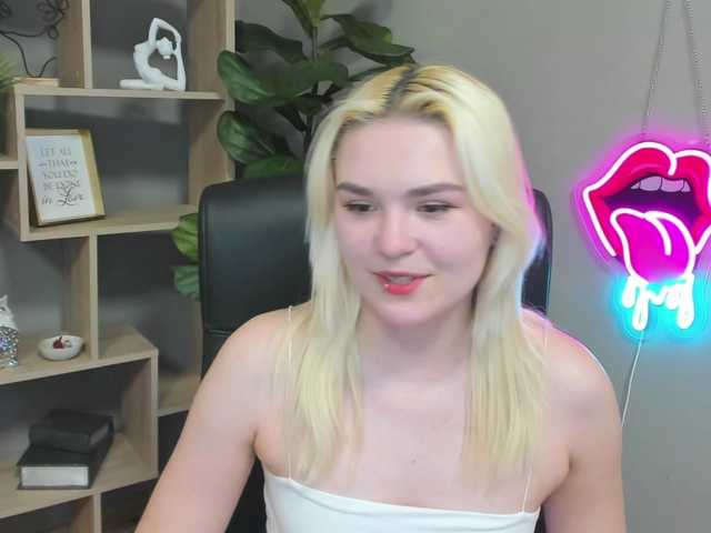 SweetLilyxo's BongaCams show and profile