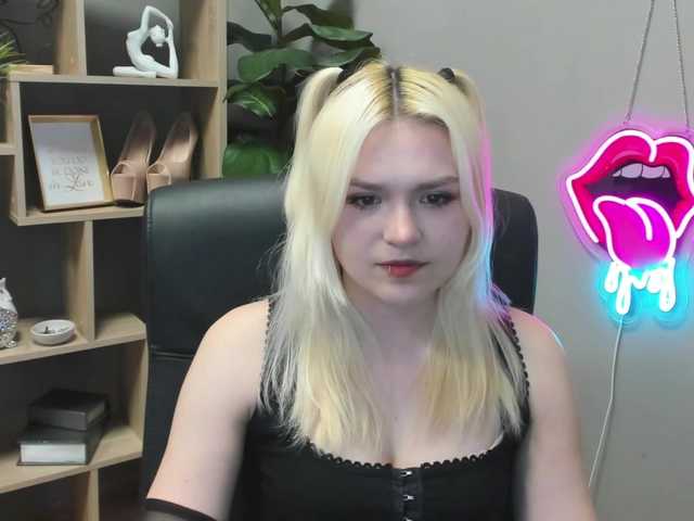 SweetLilyxo's BongaCams show and profile