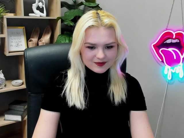 SweetLilyxo's BongaCams show and profile