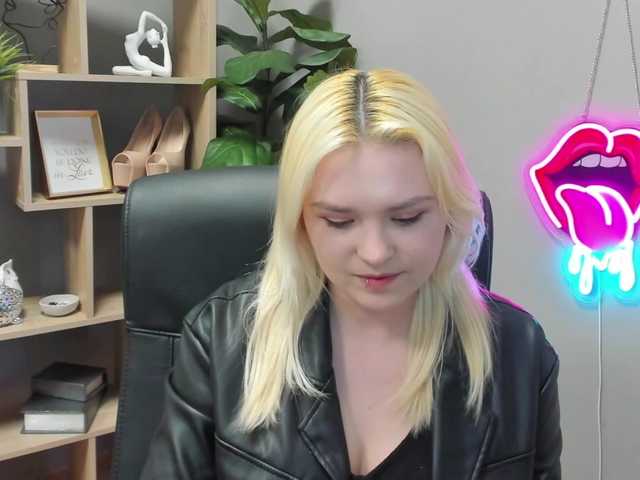 SweetLilyxo's BongaCams show and profile