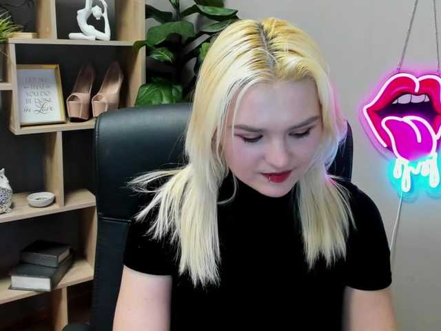 SweetLilyxo's BongaCams show and profile