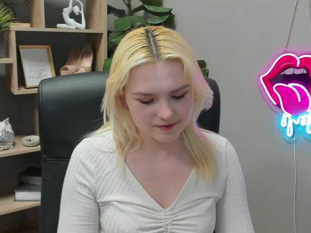 SweetLilyxo's BongaCams show and profile