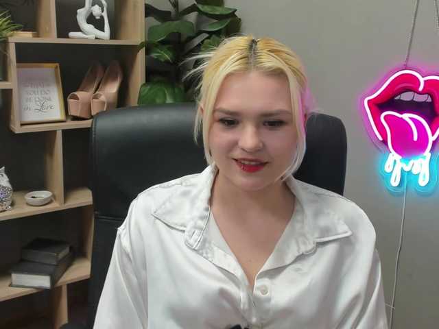 SweetLilyxo's BongaCams show and profile