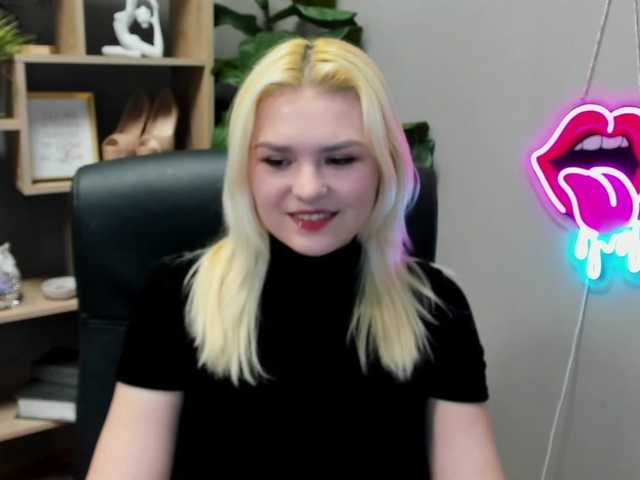 SweetLilyxo's BongaCams show and profile
