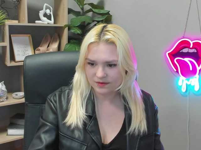 SweetLilyxo's BongaCams show and profile