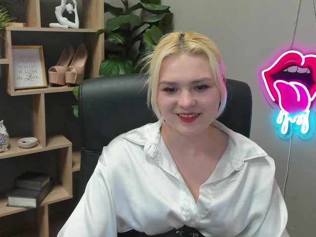 SweetLilyxo's BongaCams show and profile
