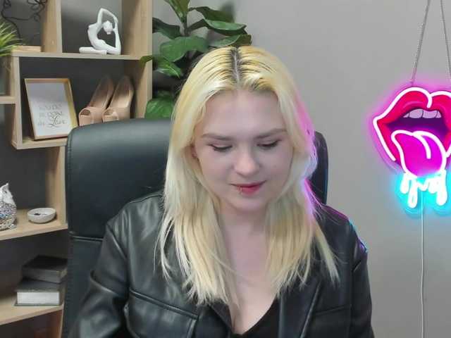 SweetLilyxo's BongaCams show and profile