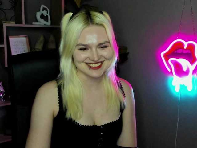 SweetLilyxo's BongaCams show and profile