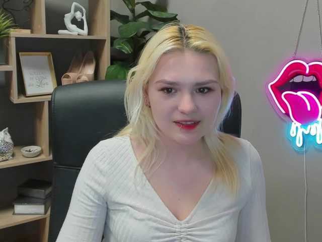 SweetLilyxo's BongaCams show and profile