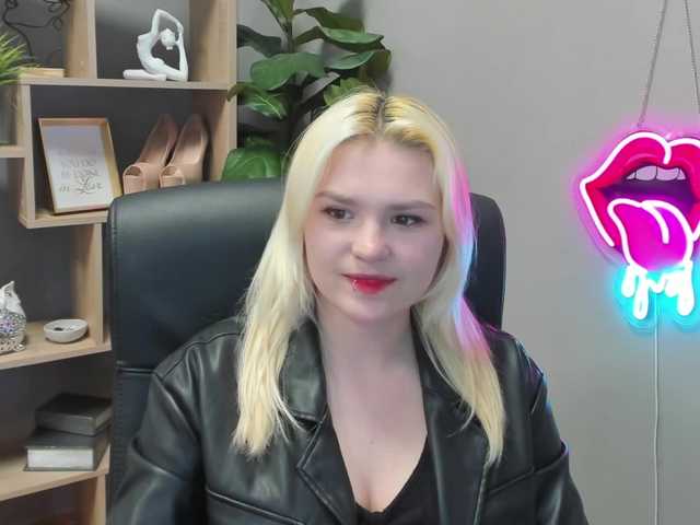 SweetLilyxo's BongaCams show and profile