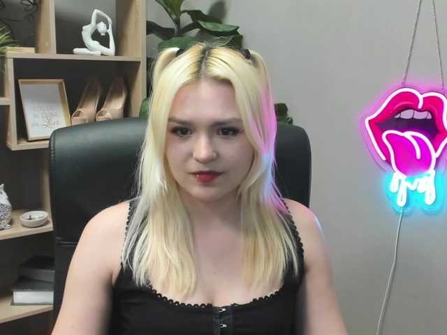 SweetLilyxo's BongaCams show and profile