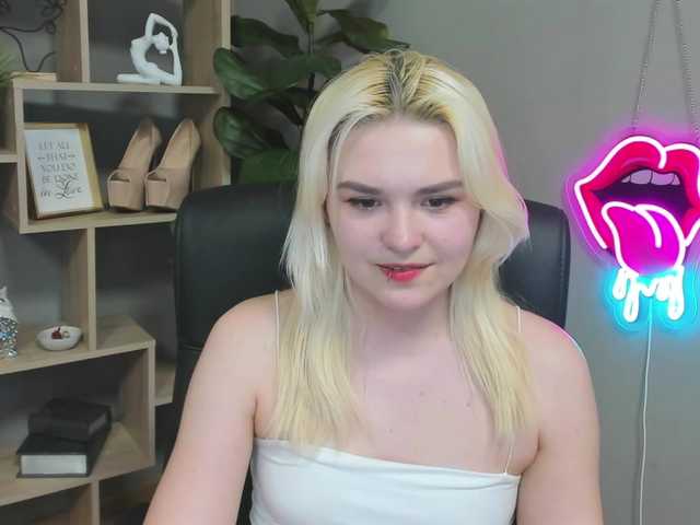 SweetLilyxo's BongaCams show and profile