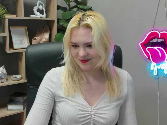SweetLilyxo's BongaCams show and profile