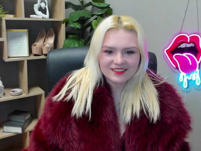 SweetLilyxo's BongaCams show and profile