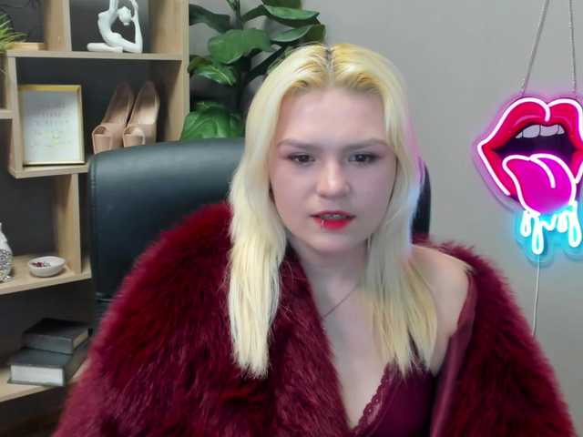 SweetLilyxo's BongaCams show and profile