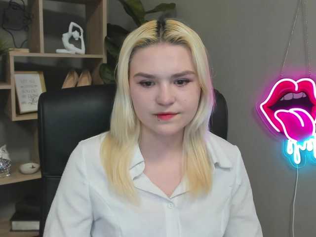 SweetLilyxo's BongaCams show and profile