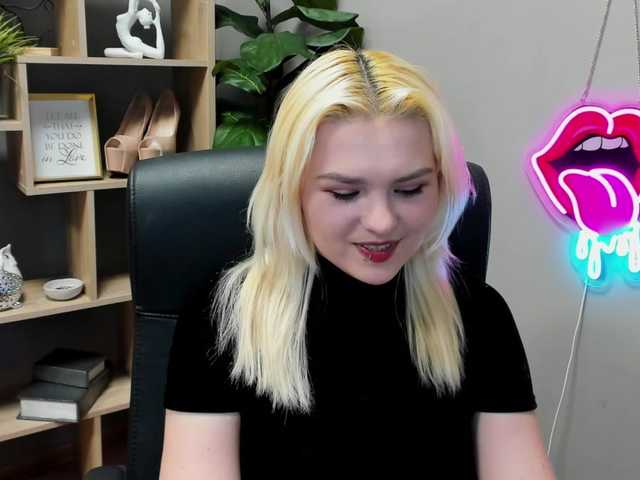 SweetLilyxo's BongaCams show and profile