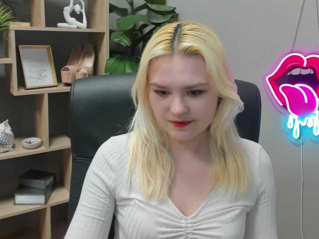 SweetLilyxo's BongaCams show and profile