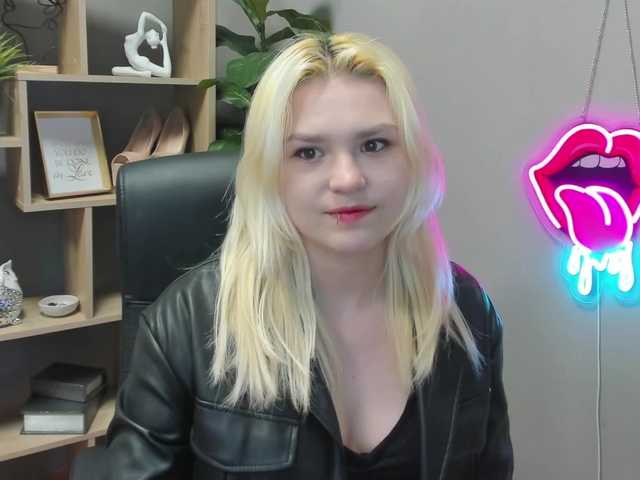 SweetLilyxo's BongaCams show and profile
