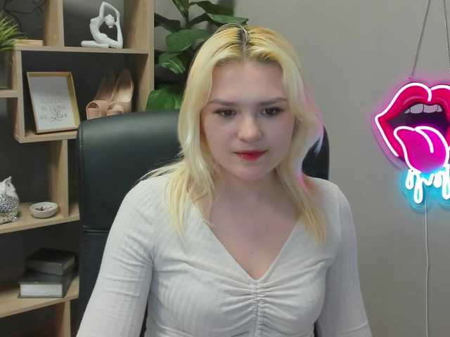 SweetLilyxo's BongaCams show and profile