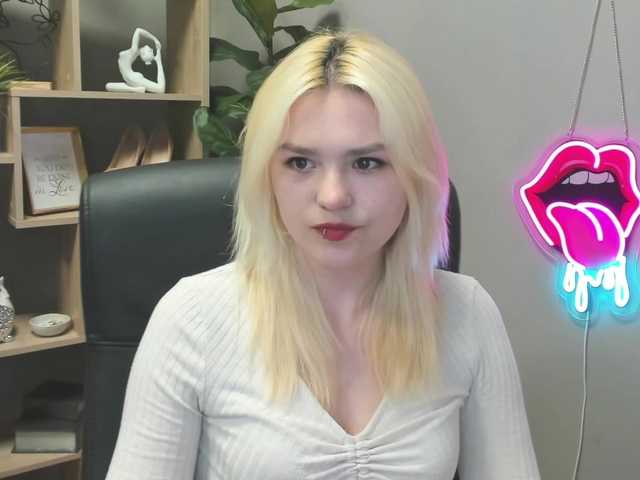 SweetLilyxo's BongaCams show and profile