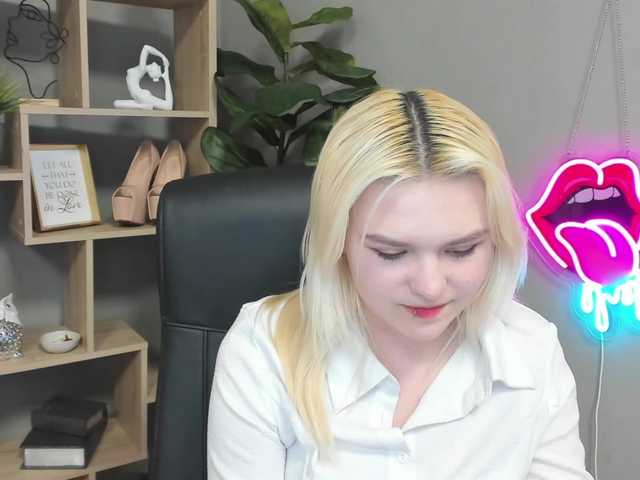 SweetLilyxo's BongaCams show and profile