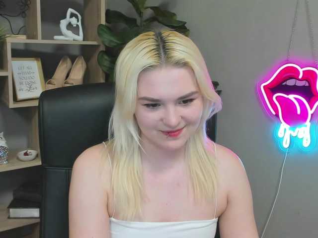 SweetLilyxo's BongaCams show and profile