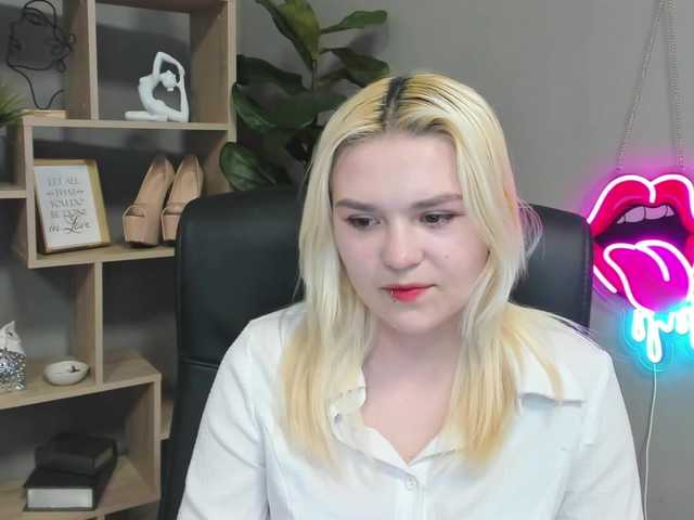 SweetLilyxo's BongaCams show and profile