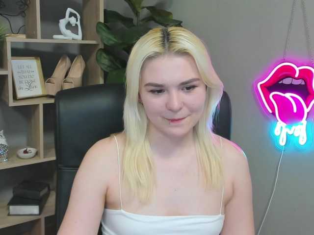 SweetLilyxo's BongaCams show and profile