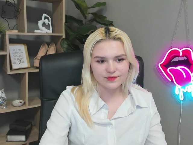 SweetLilyxo's BongaCams show and profile