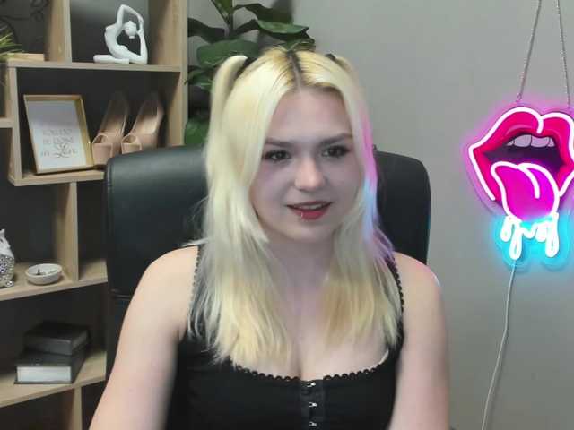 SweetLilyxo's BongaCams show and profile